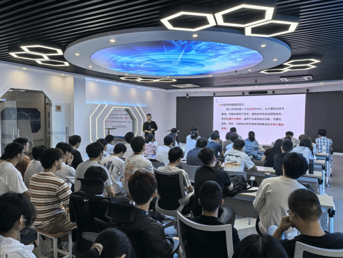 两校协作助力专升本人才培养质量提升活动:讲座赋能、课程联教、备课共进