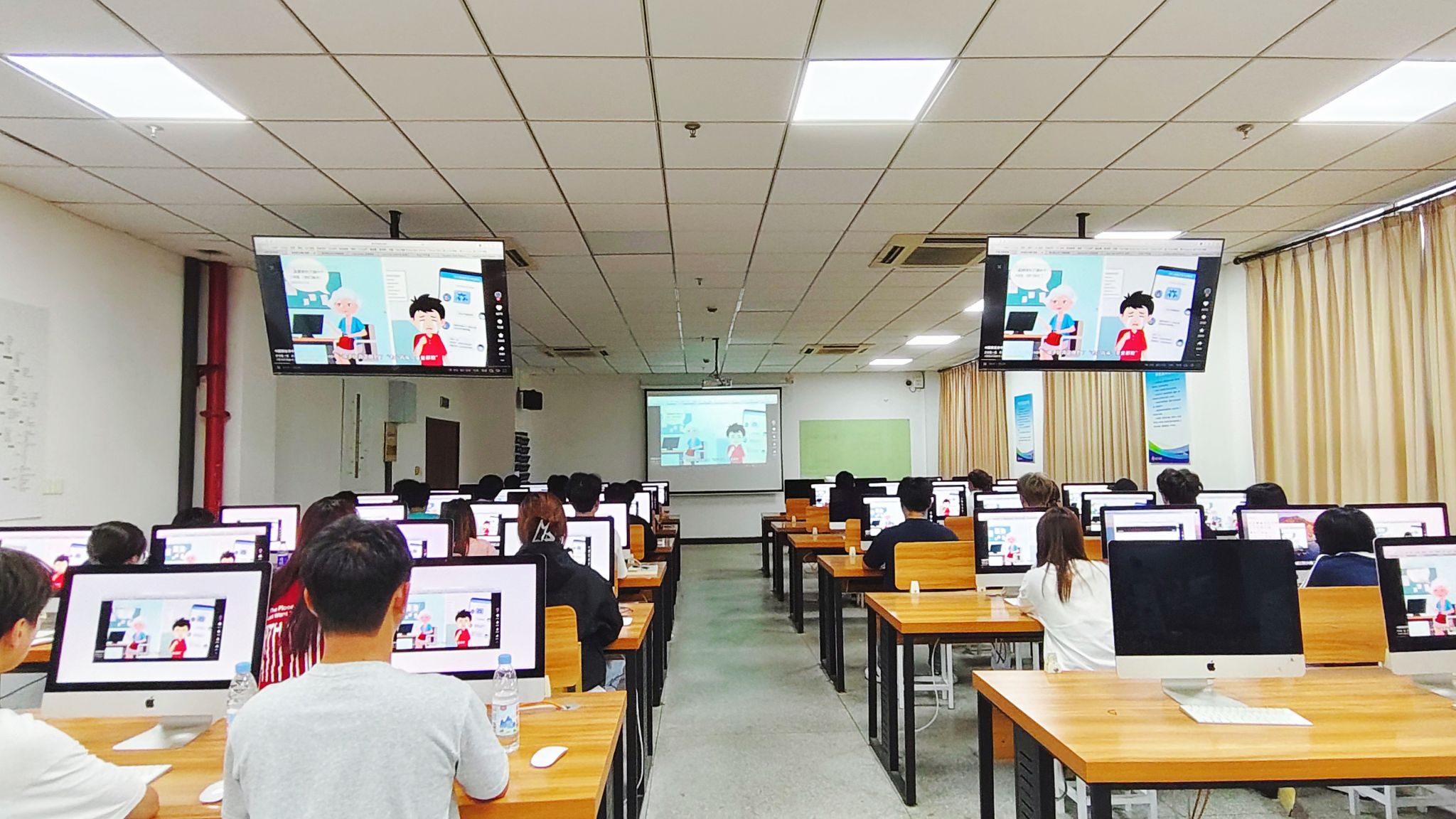 信息工程学院组织学生观看《反诈第一课》